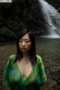 浪货趴办公桌H揉弄一根手指紧